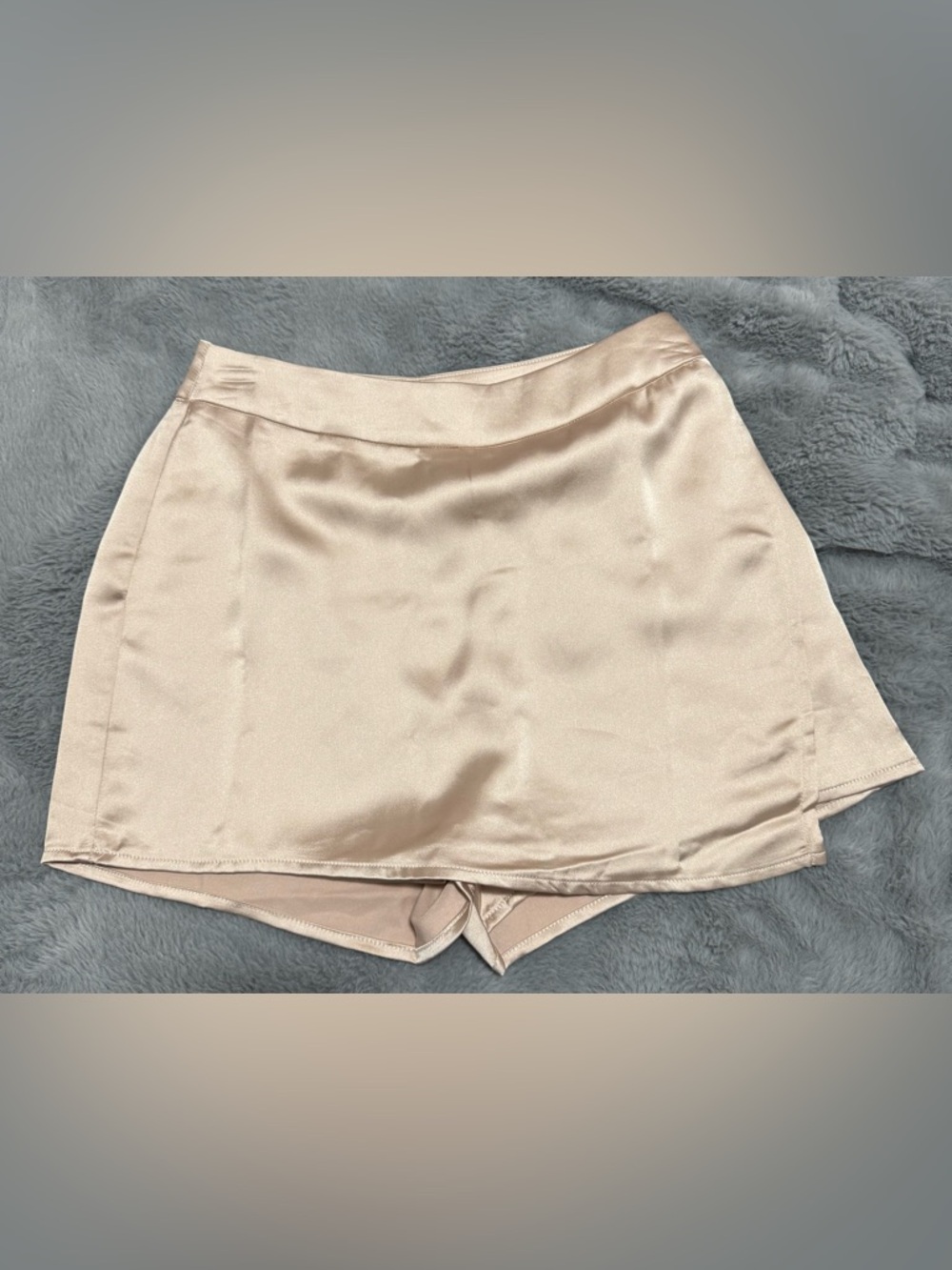 Sincerely Jules Satin Skort in Champagne